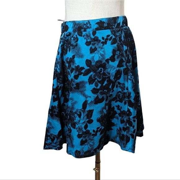 Rue21+ Blue and Black Mini Skirt Plus Size - Picture 5 of 7